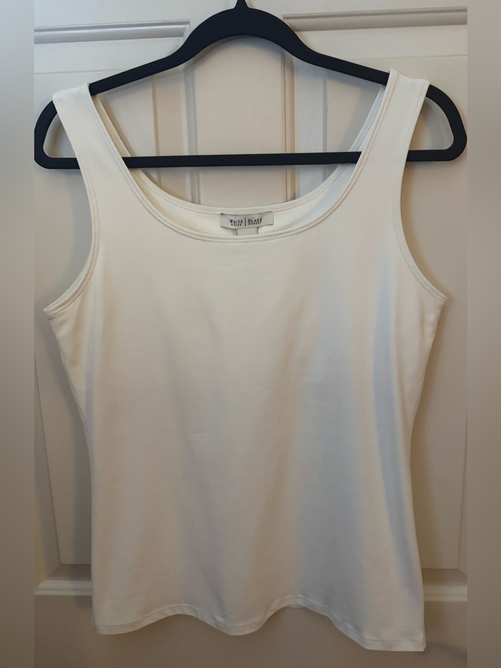 White House Black Market Tank Top White Woman’s Scoop Neck Tank Size L **NWT**